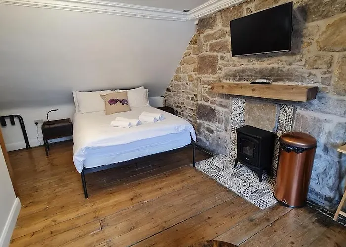 Dog friendly hotels Ness City Cottage
